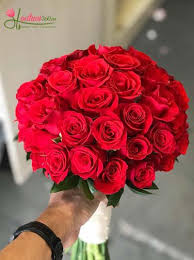 Bó hoa cầm tay cô dâu