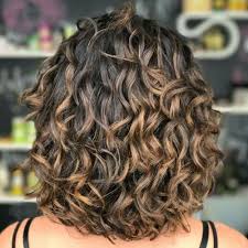 Medium hairstyles for curly hair look best when they have layers, or you'll end up with the dreaded this medium curly combover hairstyle was made by curly enthusiast mckennah chafin using the. Curly Curlyhairstyles Hairstyles Honey Intinte Lights Luzes Mel Curlyhairstyles Curly In 2020 Curly Hair Styles Medium Curly Hair Styles Highlights Curly Hair