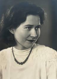 What's a Vintage Perfume you remember growing up?💗💐☀️