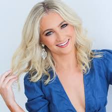 Alexia Surabian (@alexialorchsurabian_)