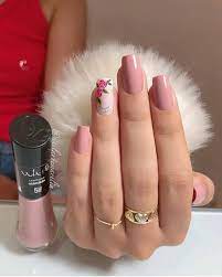En la vida de la mujer su afán por lucir bella y presentable a donde vaya la llevan a cuidar cada uno de los detalles que componen su look. Decoracion De Unas De Manos De Moda Unas Decoradas