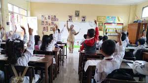 Simak 10 momen mengajar di depan kelas. Berita Dan Informasi Terbaru Tentang Hari Guru Nasional Limawaktu