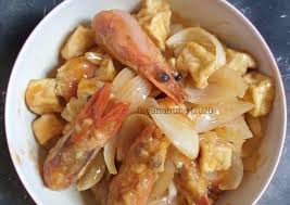 Wah, apapun itu masakan dengan saus asam manis memang selalu top!! Resep Udang Goreng Tepung Saus Asam Manis Yang Sempurna