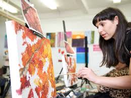 Canvases, brushes, paints and easels. W02v1fuhl I7ym