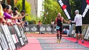 Triatlon yarışının ilk yapıldığı yer hawai adalarında bulunan waikiki plajı olup tarihi ise 1978 yılıdır. Triatlon Nedir Vlog19 Youtube