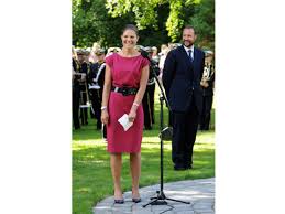 Hunderttausende schweden säumten die straßen ein schöne hochzeit, ein traumpaar und ganz schweden sollte sich freuen! Der Look Von Prinzessin Victoria Petra