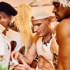 Schweizer Designer Yannik Zamboni zeigt DNA-Kollektion an New York Fashion  Week