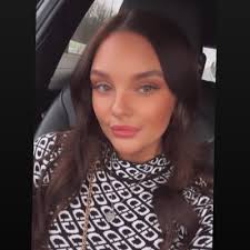 Mia Vickers (@MiaVickers)