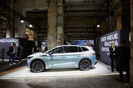 Škoda enyaq iv presenta una serie di soluzioni intelligenti, innovative e di facile gestione. Enyaq Iv So Urteilt Die Fachpresse Uber Das Elektro Suv