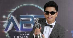 Usop selamanya official lyric video. Lagu Haqiem Rusli Paling Boom