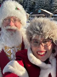 Cricut Peekaboo Santa gift tag design