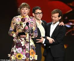 (cbs) taylor teased her epic performance just a few days before the show, when she appeared on the march 11 episode of cbs news. Vojierqhky2y0m