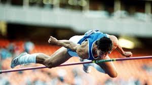 Hochsprung ist eine disziplin in der leichtathletik, bei der ein athlet versucht, beim sprung über eine latte die größtmögliche höhe zu erzielen.die latte ist vier meter lang und so auf zwei ständern gelagert, dass sie bei leichter berührung herunterfällt. Leichtathletik Olympiasieger Schenk Gibt Doping Zu Sport Sz De