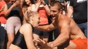 Gronk and camille kostek 'obsessed with … 10.05.2019 · gronk and kostek have been linked as a couple since 2015 and since then have gotten very serious, with gronk even noting in 2018 that they were not just a fling. Video Rob Gronkowski And Camille Kostek Dancing To Backstreet Boys