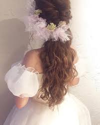 ayaka yoshimotoさんはinstagramを利用しています bridalhairmak 二次会ヘアメイクに 手作りチュールと挙式で使ったお花を合わせて wedding hairstyles hair arrange bride hairstyles