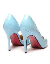 Cet escarpin en cuir est un incontournable de nos penderies ! Escarpin Bleu Vernis Pas Cher