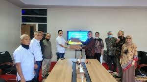 Fungsi utamanya adalah untuk meneruskan suara yang diterima dari telinga luar ke telinga bagian dalam. Pt Sci Perseroda Sulsel Galang Bumd Luwu Timur Bangun Pabrik Baterai Lithium Terbesar Di Dunia Taufik Fachruddin Percepat Pemulihan Ekonomi Menit Indonesia