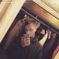 Последние твиты от 18 year old beauties ✨ (@18nsexy). Galu On Twitter Man Really Said We Are 14 Year Old When This Fella Looks 12 And Is Taking Selfies Flexing His Air Pods On His Mother Closet There Are Shameless People