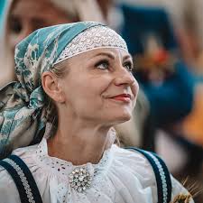 Piękny festiwal barw przedstawia nam natura tej jesieni 🍁🍂🍁 Centrum  miasta, rzeka Wisła i otaczające góry dookoła to idealna aura na jesienny  wypoczynek 🧡💛🧡 #jesień #jesieńuźródeł #wisła #wislamountains #beskidy  #śląskie #autumn #polandatumn @