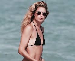 Models lais ribeiro and doutzen kroes made the case for tousled, bombshell waves, while kendall jenner and irina shayk paired their evening gowns with tousled up dos. Doutzen Kroes In Sunglasses Doutzen Kroes Vs Models Victorias Secret Models