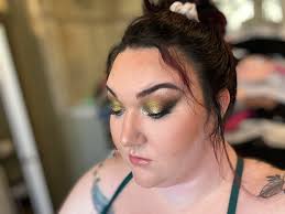 Hey yall!! Im a self taught makeup artist out of Gonzales. I travel to you  up to 25 miles and after there is a fee. I'm a mother of 3 beautiful kiddos