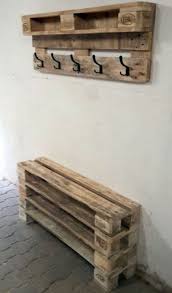 9 Grands Meubles De Bricolage Fabriques A Partir De Palettes En 2020 Meuble Chaussures Palette Idee Bricolage Maison Mobilier De Salon