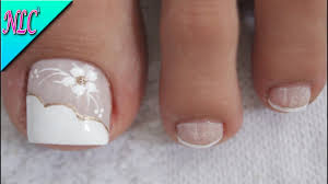 Encuentra el material que necesitas para realizar hermosas decoraciones en. Diseno De Unas Para Pies Flor En Blanco Para Principiantes Flowers Nail Art Nlc Youtube