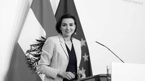 39,496 likes · 2,222 talking about this. Babygluck Bei Ministerin Alma Zadic Fass Ohne Boden