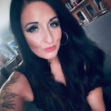 Holly Paynter's Instagram, Twitter & Facebook