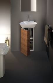 In Diesem Bild Sehen Sie Die Elegante Losung Fur Gaste Bader Von Laufen Serie Ino Laufen Ino Mini Waschbecken Gaste Wc Bad Inspiration Kleine Toilette Design