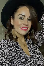 Caroline Morrow's Instagram, Twitter & Facebook