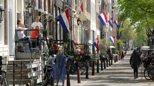 Тогда люди стали укреплять дюны различными посадками, а в местах разрывов сооружать земляные дамбы и плотины. Pravitelstvo Niderlandov Ne Budet Sovetovat Lyudyam Nosit Maski Ministr