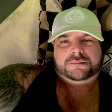 Is anyone in Reinfeld available to cut grass