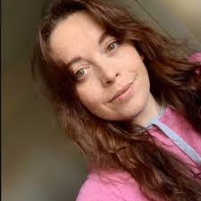 Lisa Manton's Instagram, Twitter & Facebook