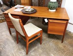 Floating Top G V Mobler Teak Desk With D Scan Chair Mid Century Modern Interiors Mid Century Modern Furniture Mid Century Desk