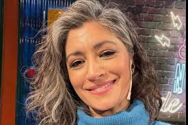 Ping pong con Carla Conte: "Decidí ignorar el tabú de que las mujeres no  pueden tener canas"