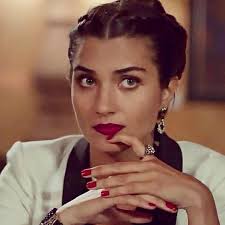 Tuba Buyukustun My Hairstyle Kara Para Ask Peinados