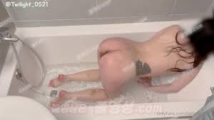 4011 변녀 벨라 onlyfans 트와일라잇 욕조에서 저온초 Korean 텔레 YOUB892