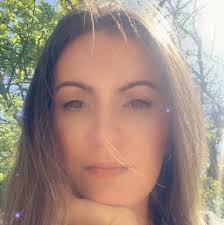 What books are equally as good as A Court of Thorns and Roses?