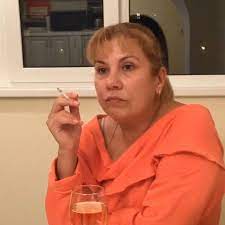 Марина играет маму главного героя, который пытается найти себе жену. Ustavshijpit Ystavshiipit Twitter