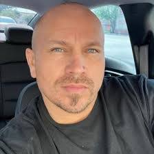 Alex Penate's Instagram, Twitter & Facebook