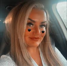 Drives me mad when lash techs with large followings post how much lash  techs can earn, claiming 5 clients at day at £60 per treatment can earn  them £6000 a month when