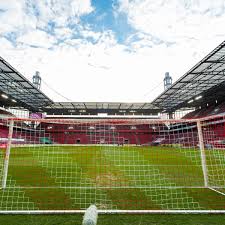 Der aufstieg des fc hansa ist der lohn für beständigkeit, bescheidenheit und harte arbeit. Bei Hansa Aufstieg Ein Polizist Durch Pyrotechnik Verletzt