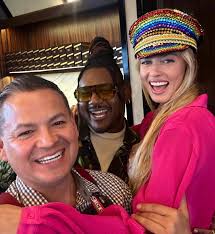 49ers Pride!!! So happy we got to celebrate the first ever drag show brunch  at Levi's stadium! The performers, the crowd, the energy, and the hats were  amazinggg 🥳 let's keep celebrating