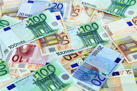 Euro Bank Notes Scattered Euro Bank Notes Background Sponsored Notes Bank Euro Background Euro Ad In 2020 Simple Business Cards Bank Notes Euro