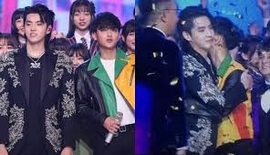 Ngô diệc phàm, lộc hàm, hoàng tử thao luôn là. Khoáº£nh Kháº¯c Gay Bao Ngo Diá»‡c Pham Va Hoang Tá»­ Thao Tay Báº¯t Máº·t Má»«ng
