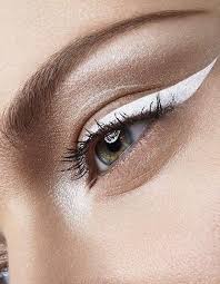 Black And White Winged Eyeliner White Winged Eyeliner White Eyeliner White Makeup Eyeliner Inspiration
