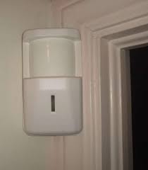 On all the honeywell or ademco wireless motion detectors i have worked on the light will not come on with the cover in place, it is set that way to conserve battery life. Getting Motion Sensor Alarms In Stay Mode Doityourself Com Community Forums