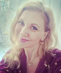 Hello everybody, thanks for adding me❣️I just love Dragonflys, I have made  my personal tattoo inspired by them, because it remembers me my grandmom