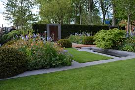 The Homebase Garden Urban Retreat Chelsea Flower Show 2015 Designer Adam Frost Orange And Blue Plant Combinatio Sloped Garden Patio Landscaping Blue Plants